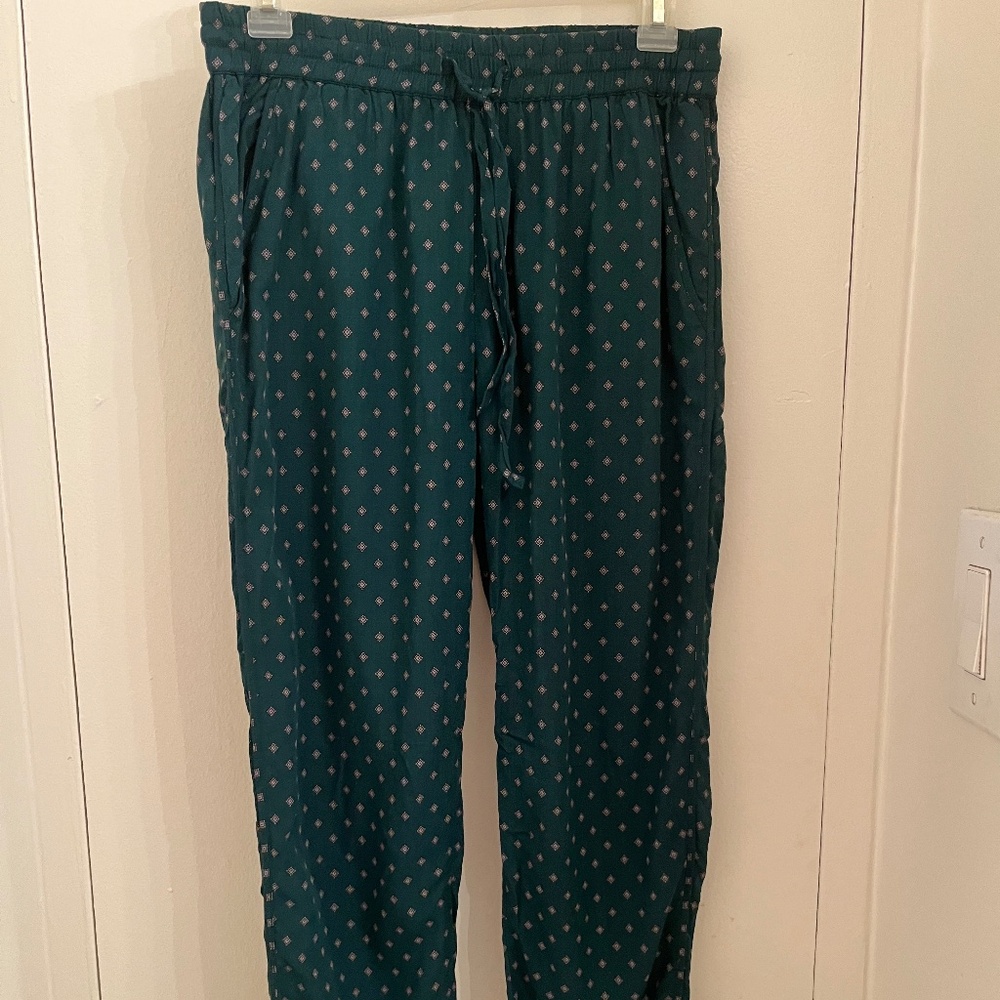 Emerald green pants with diamond print